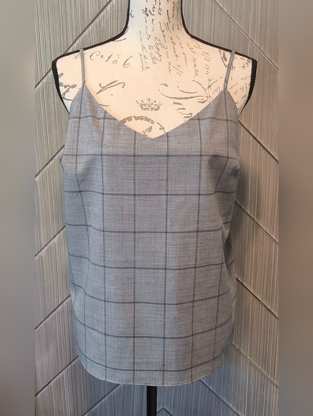 Banana Republic L Gray Windowpane Plaid V Neck Camisole Tank Top